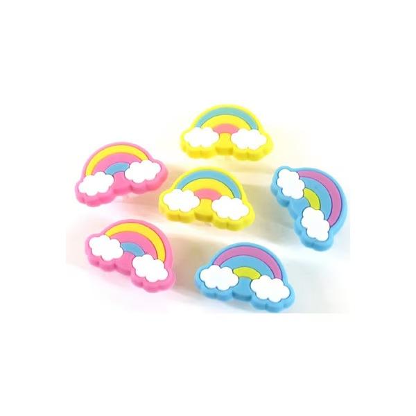 スポークアクセサリー レインボー ※パッケージよごれあり 自転車をオシャレにドレスアップ！ 3色各2個、計6個で1セットです。 ---対象--- #13（ф2.3）・#14（ф2）スポーク対応 対象年齢10才以上 ※10歳以上の方が使用する場合は大人の方が取り付けて下さい。 ---取り付け方法--- 1.スポーク飾りの溝をスポークに沿わせます。 2.そのまま手でスポーク飾りを押し込みます。 この時、途中や斜めの状態で止まっていないか確認して、必ず奥まできちんと押し込んでください。 ※後輪回転時に後輪錠に当たらない一に取り付けて下さい。 ---ご使用上の注意--- 本品は一般的な自転車のスポークに取り付ける飾りです。 特殊なスポークには取り付け出来ません。 このスポーク飾りはリフレクター（反射板）ではありません。 ・リニューアルに伴い、商品パッケージ・内容が変更となっており、画像・内容と異なる場合がございます。 ・ご購入いただいたタイミングにより、お品切れの場合がございます。その場合は別途ご連絡させていただきます。