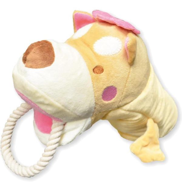 ドギーマン パペとも ぐいぐいしばいぬ かわいいしばいぬがモチーフのお口にひっぱりロープがついたパペットタイプのおもちゃです。 口元にはわんちゃんが大好きなコットンロープがついているので、ひっぱりっこ遊びもできます。 口の中には鳴き笛が入っているので、口をパクパクさせた時に音が鳴り、コミュニケーション玩具としてもオススメです。 ---対象--- 超小型犬・小型犬用 ---原産国--- ベトナム ---材質--- 本体：ポリエステル 中わた：ポリエステル ロープ：コットン ---サイズ--- 約幅11×奥行28×高さ17cm ・リニューアルに伴い、商品パッケージ・内容が変更となっており、画像・内容と異なる場合がございます。 ・ご購入いただいたタイミングにより、お品切れの場合がございます。その場合は別途ご連絡させていただきます。