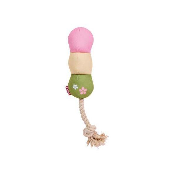 ペティオ 犬雅 和菓子ロープ付ぬいぐるみ 三色だんご しっかり噛めるロープ付なのでひっぱりあいっこにも最適。 本体は中綿入りでふわふわ。海外へのお土産にも！ --対象-- 超小型犬〜小型犬 --原産国-- 中国 --原材料-- ポリエステル・EVA樹脂・コットン・レーヨン --サイズ-- 約 幅：6×奥行：4×高さ：25(cm) ・リニューアルに伴い、商品パッケージ・内容が変更となる場合があり、画像・内容と異なる場合がございます。 ・ご購入のタイミングにより、品切れとなる場合がございます。その際は別途ご連絡させていただきます。