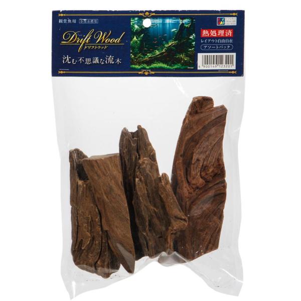 ストーンディーラーシンセー Drift Wood ドリフトウッド 天然流木 小型水槽のレイアウトなどにおすすめの沈む天然流木です。 モス等のコケを貼り付けることで森の朽ち木のような景観を表現できます。 様々な大きさ形の流木が入ったアソートパックタイプです。 テラリウム・パルダリウムとも非常に相性の良い流木です。 ---対象--- 淡水、水草、テラリウムなど ---材質--- 天然木 ・リニューアルに伴い、商品パッケージ・内容が変更となっており、画像・内容と異なる場合がございます。 ・ご購入いただいたタイミングにより、お品切れの場合がございます。その場合は別途ご連絡させていただきます。