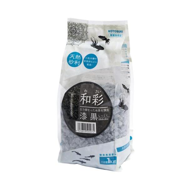 コトブキ工芸 和彩 漆黒 1kg 小型水槽や金魚鉢などに最適な、和の趣が感じられる黒の砂利です。 深く艶のある黒色で、扱いやすい粒の大きさです。 レイアウトに合わせてシリーズのバリエーションからお選びいただけます。 和彩シリーズの他の色を混ぜて、オリジナルカラーの砂利も作れます。 自然で採れた天然砂利を使用しています。粒サイズ約5〜12mm ---原産国--- 中国 ---原材料--- 天然石 ・リニューアルに伴い、商品パッケージ・内容が変更となっており、画像・内容と異なる場合がございます。 ・ご購入いただいたタイミングにより、お品切れの場合がございます。その場合は別途ご連絡させていただきます。