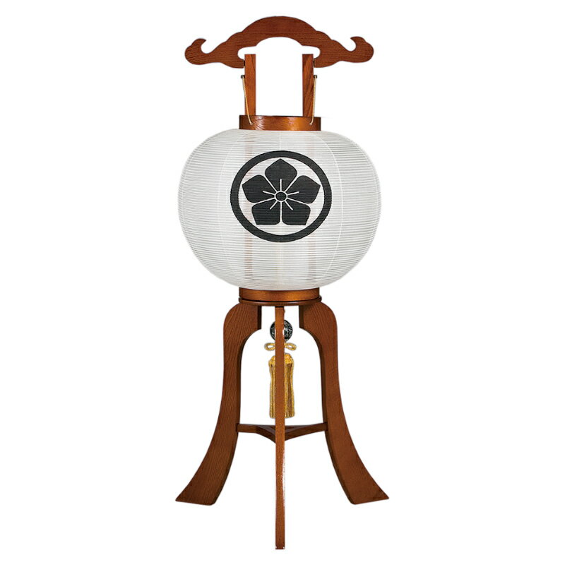 商品説明 特徴 ご先祖のお迎えにお供えする家紋入り大内行灯です。 本体は天然木にケヤキ色塗装仕上げで、絹張り火袋の置き提灯です。 仕様 ●寸法　高さ: 83cm、外径: 33cm ●材質　本体: 天然木にケヤキ色塗装仕上げ、火袋: 絹張り ...