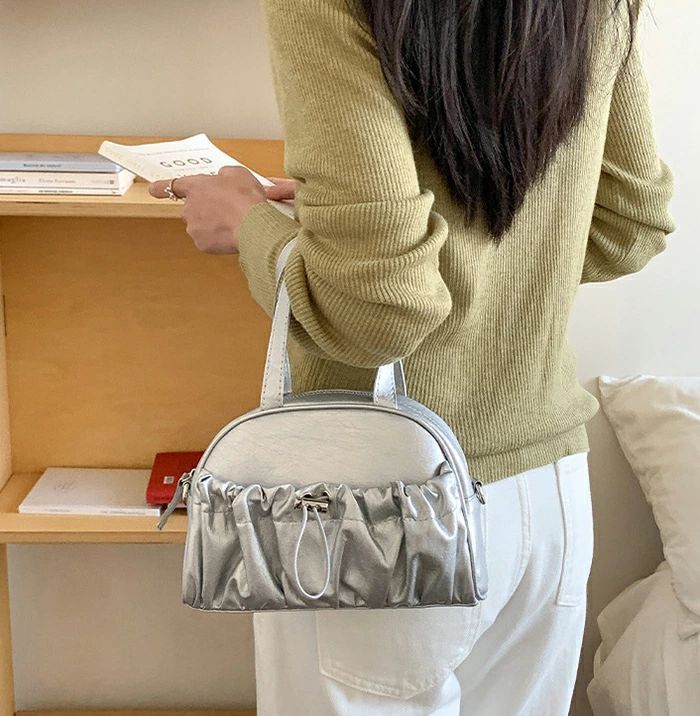 Rakuten - ハンドバッグ レディース ショルダーバッグ 斜めがけ 2way プリーツ バッグ ミニバッグ 手持ち フェイクレザー 手提げ ショルダー 斜め掛けバッグ ファスナー付き 大人 可愛い 韓国風 カバン 春夏新作 通勤 通学 鞄 オフホワイト 黒 ピンク 送料無料