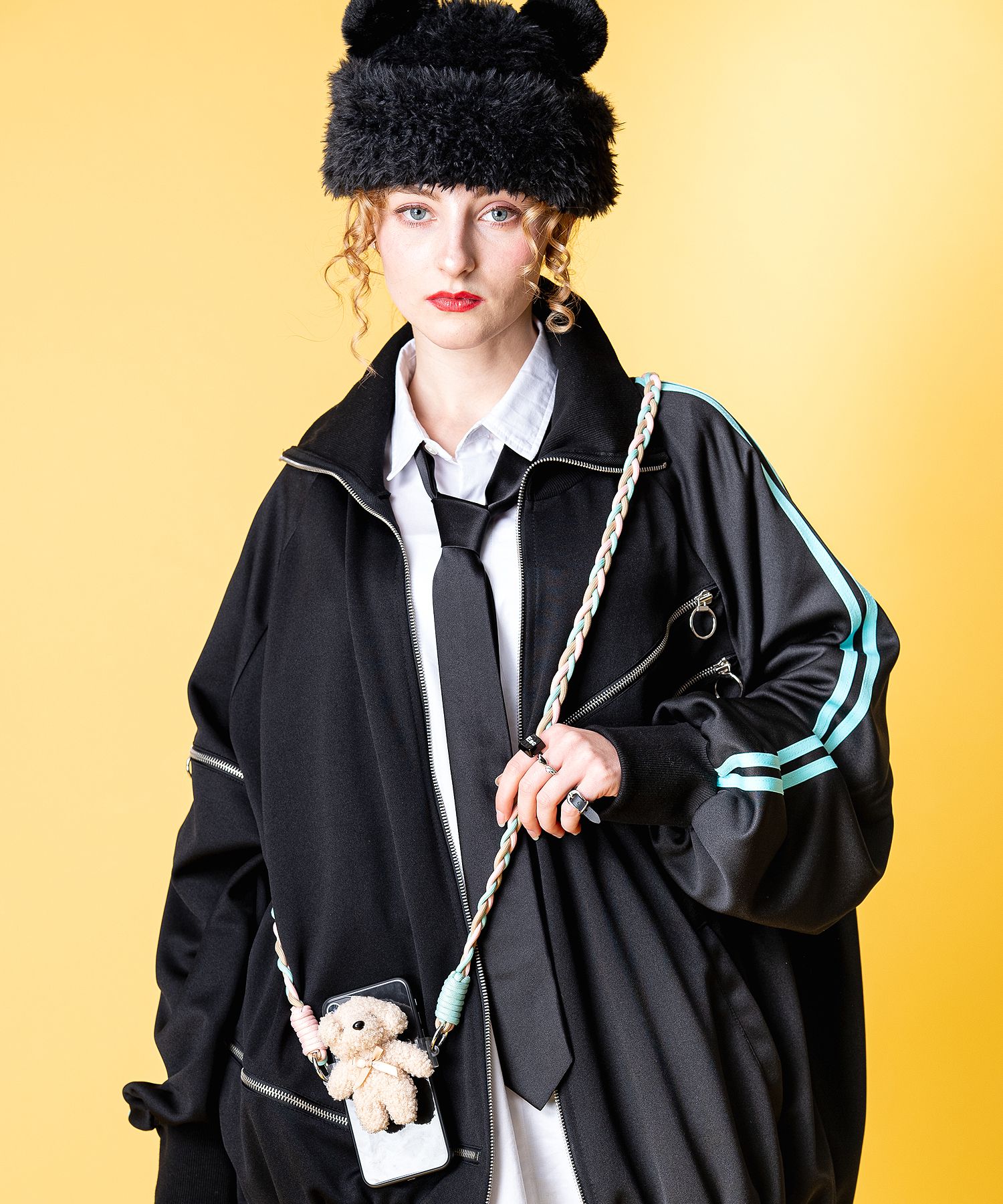 Other - an meets zakka イヌのぬいぐるみスマホショルダー