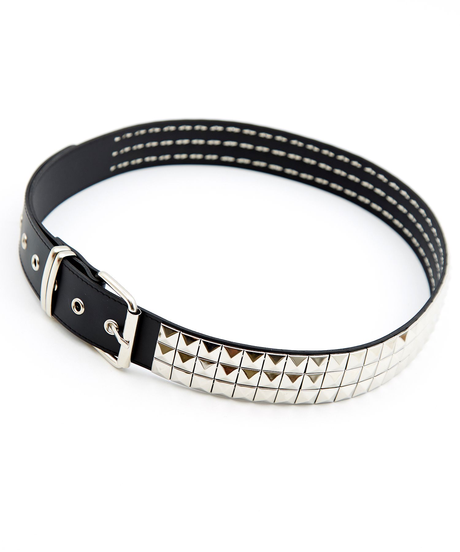 3連スタッズベルトタフなPUレザー×定番ベルト。太めのシンプルかつ汎用性の高い使い勝手の良いデザインが◎クラシカルなピラミッドスタッズのゴツっとした存在感を3連で施したアッパーなスタイルが衝撃的。【an meets zakka】ankoRO...