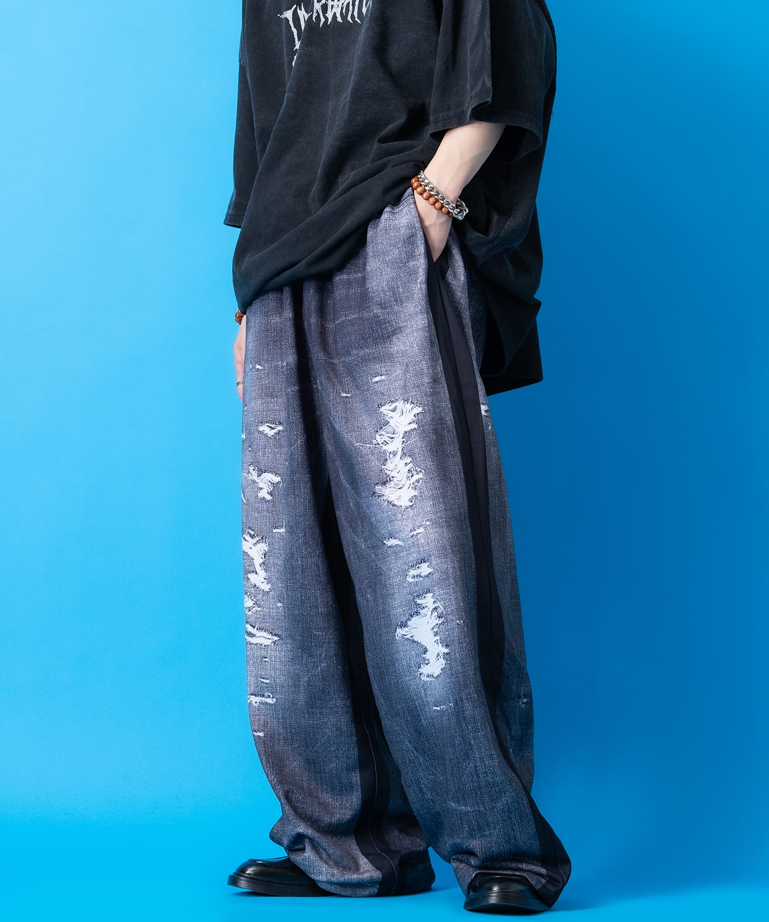 a.p.o.v. フェイクヴィンテージデニム転写スウェットパンツ / ワイド スエット メンズ レディース ユニセックス プリント イージー