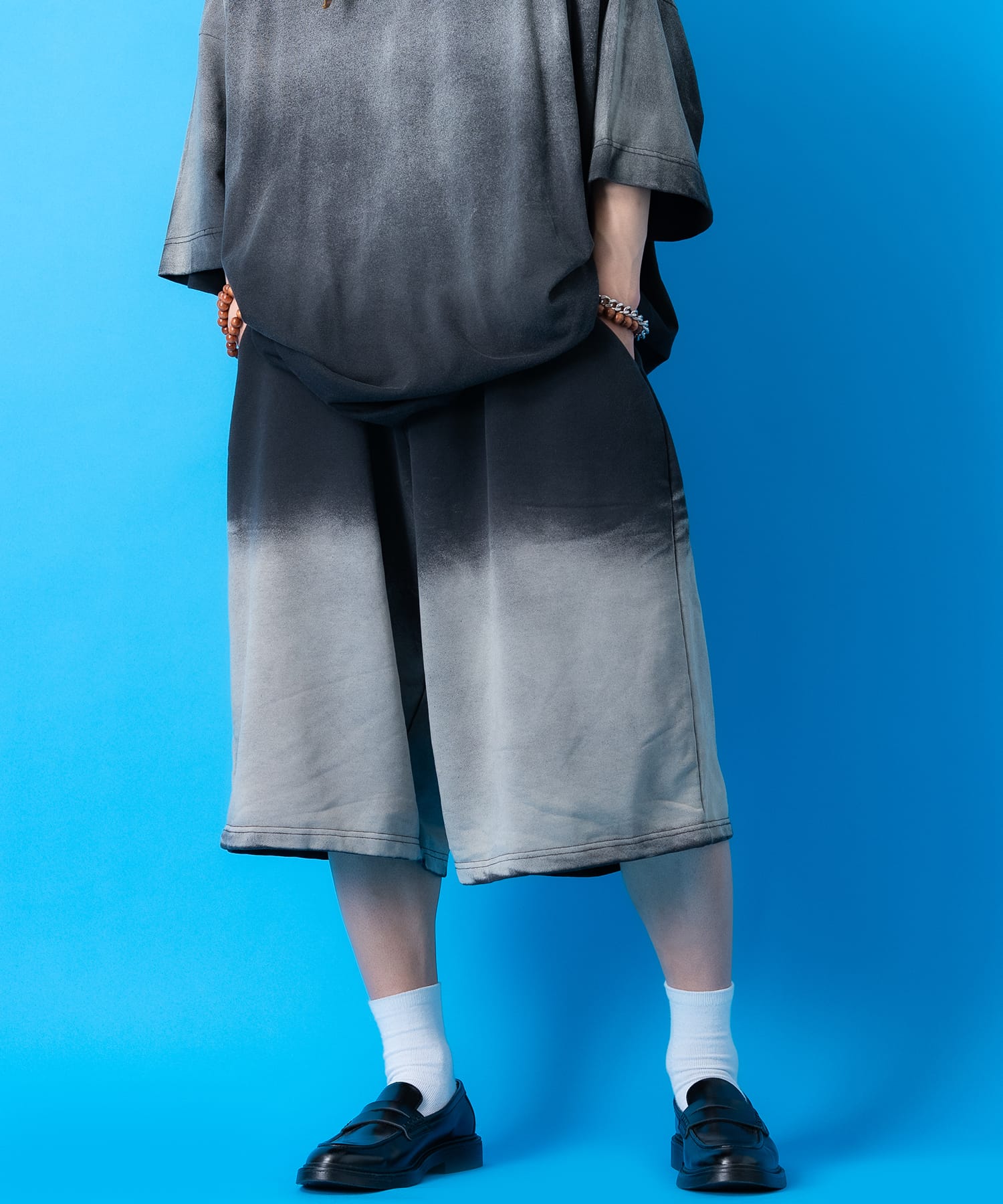 乐天商城 - a.p.o.v. グラデーションケミカルピグメントスウェットワイドハーフパンツ / メンズ レディース ユニセックス ショートパンツ オーバーサイズ ヴィンテージライク イージー