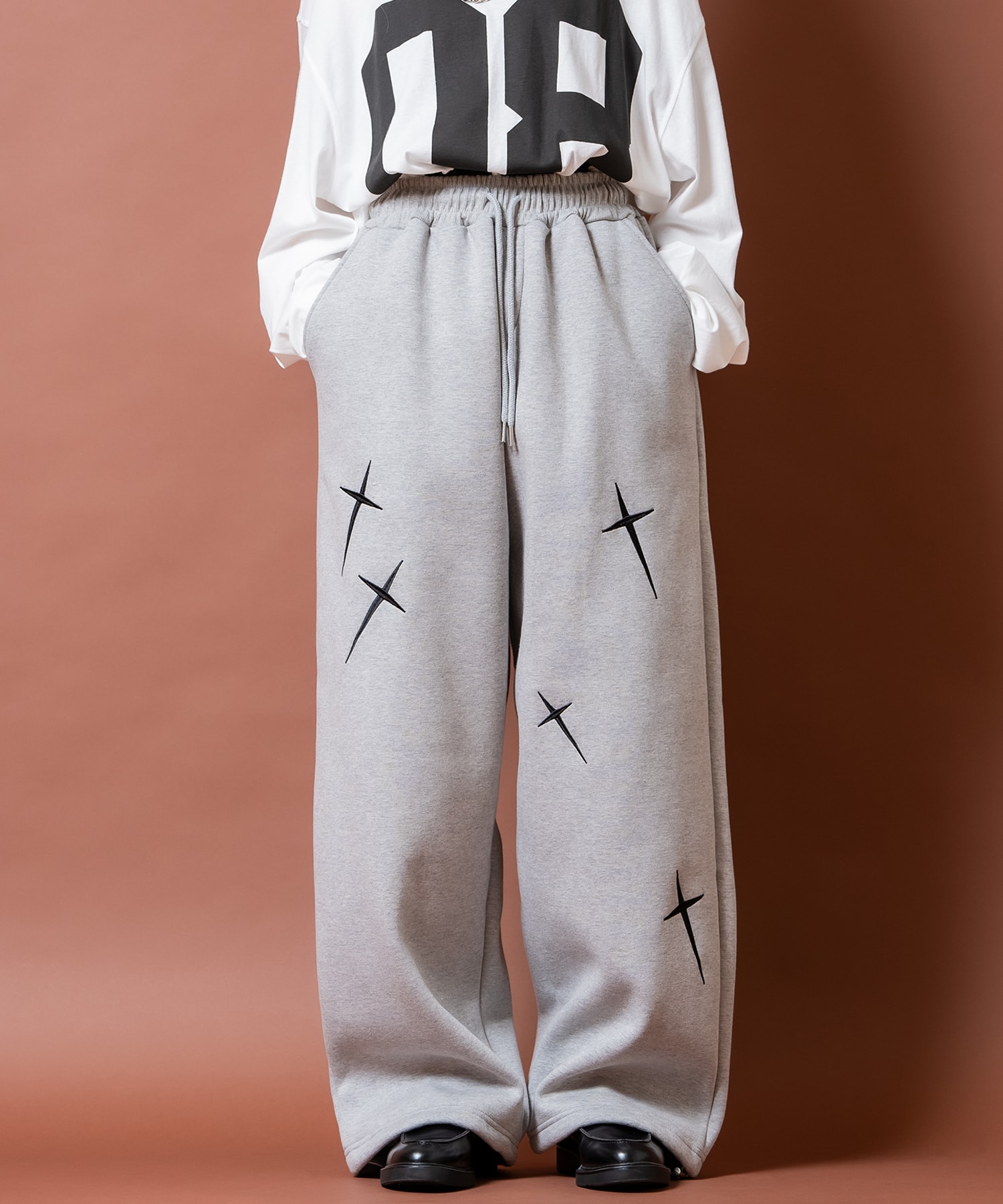 クロス刺繍ワイドスウェットパンツ