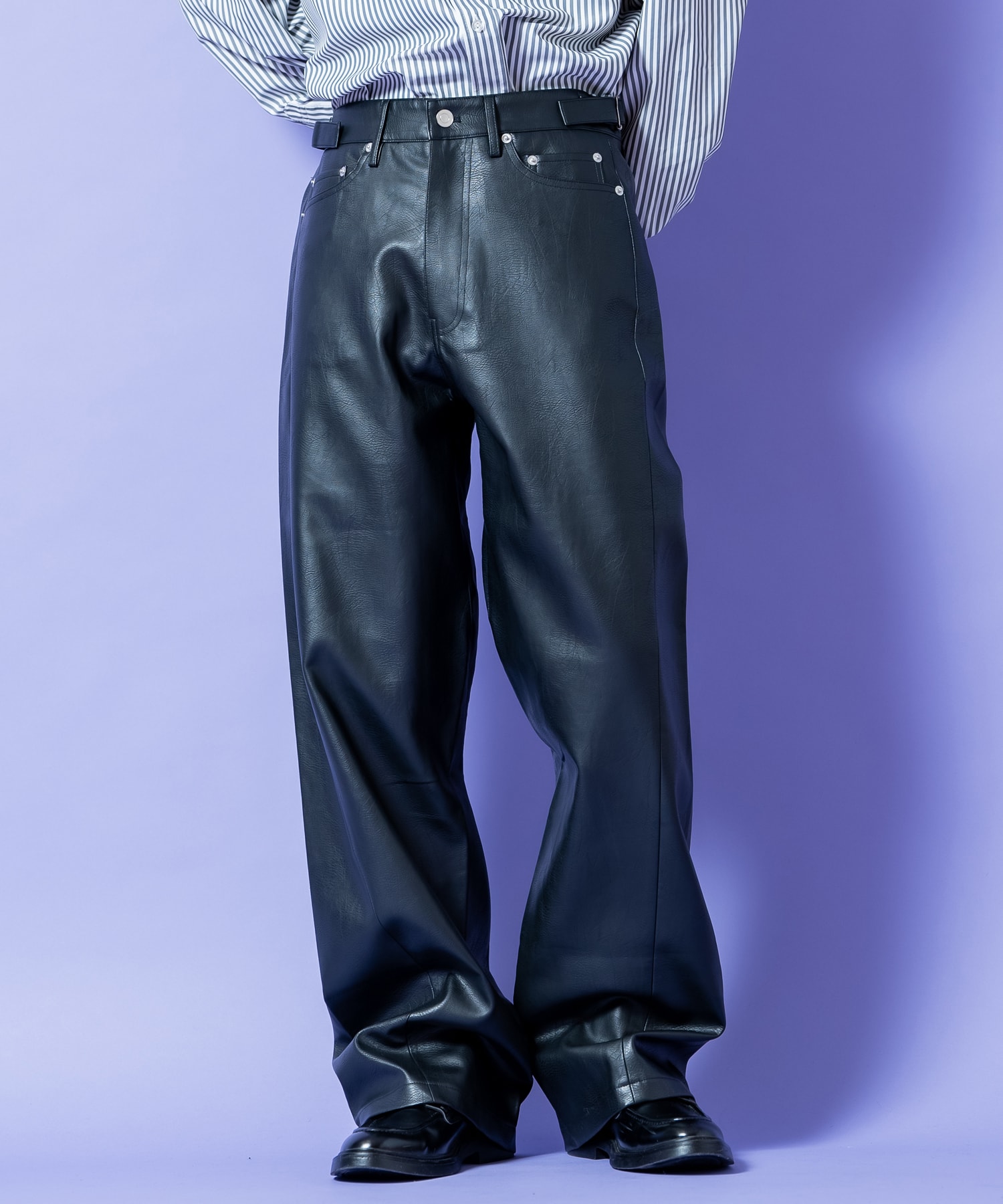 合成皮革パンツ