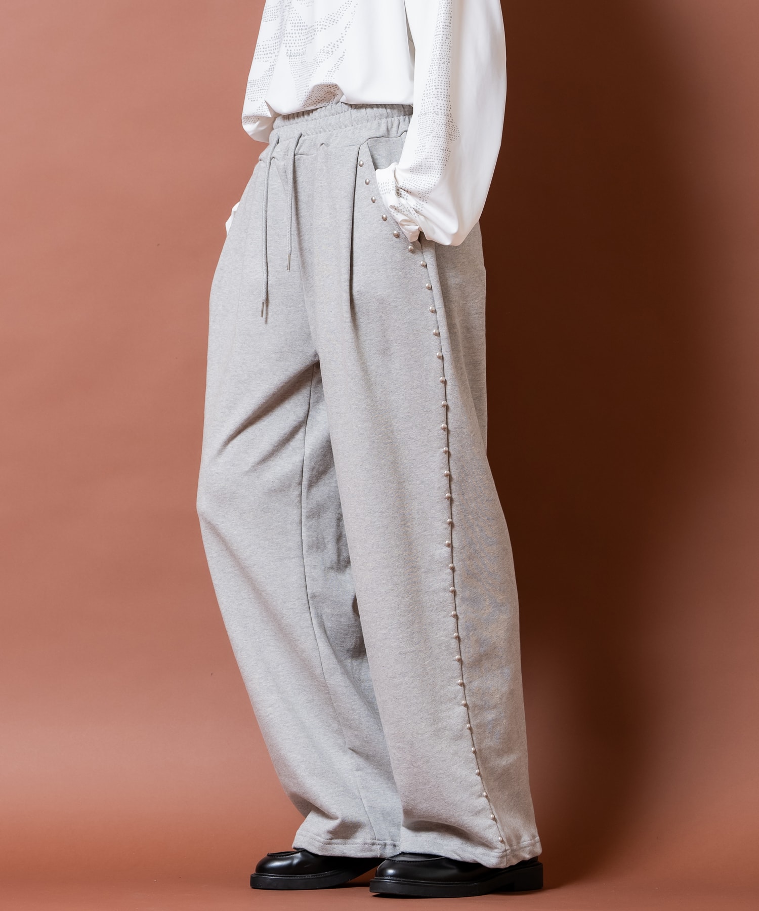 スタッズラインワイドスウェットパンツ