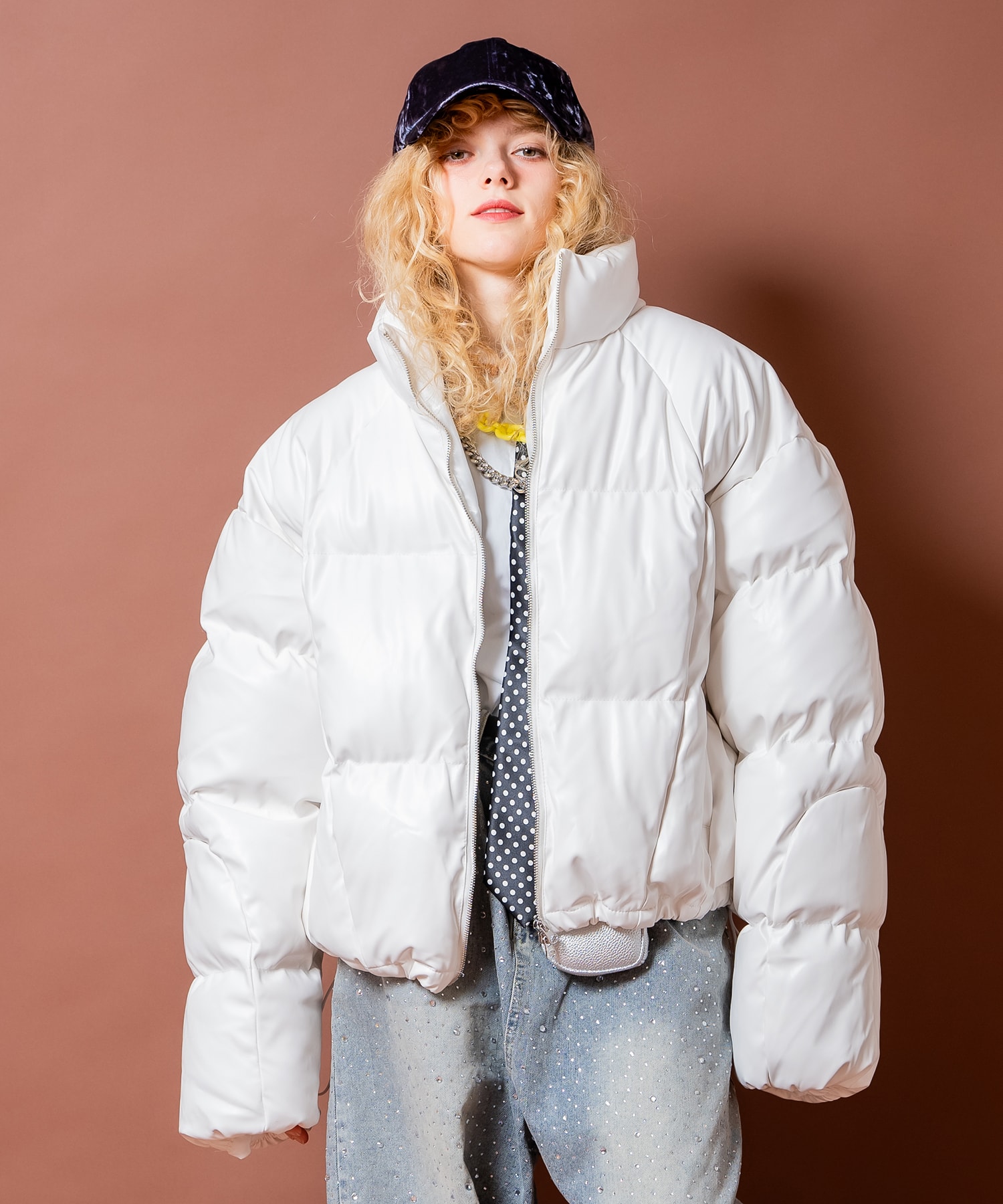 a.p.o.v. 合成皮革オーバーサイズクロップドボリュームネック中綿ジャケット / ユニセックス 短丈 立ち襟ブルゾン パフジャケット