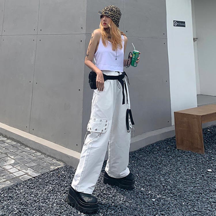道大商店のストレートパンツ 黒 ブラック ホワイト チェーンアクセサリー付き ボトムス ダンス 衣装 ヒップホップ コスチューム 韓国ファッション 大きいサイズ 個性的 服 原宿系｜アングル2