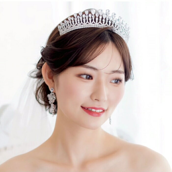 【幅広デザインのティアラ】 結婚式 ジルコニアティアラ 挙式 ウェディング ビジュー プリンセス 王冠 ロイヤルウェディング クラウンティアラ 海外花嫁 ジ...