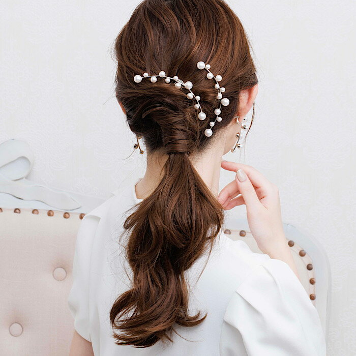 流線系のエレガントな雰囲気と華やかな光沢感の大粒パールがデコラティブなウェディングヘッドドレス。ヘッドドレス　髪飾り　ウェディング ヘッドドレス ビジュー