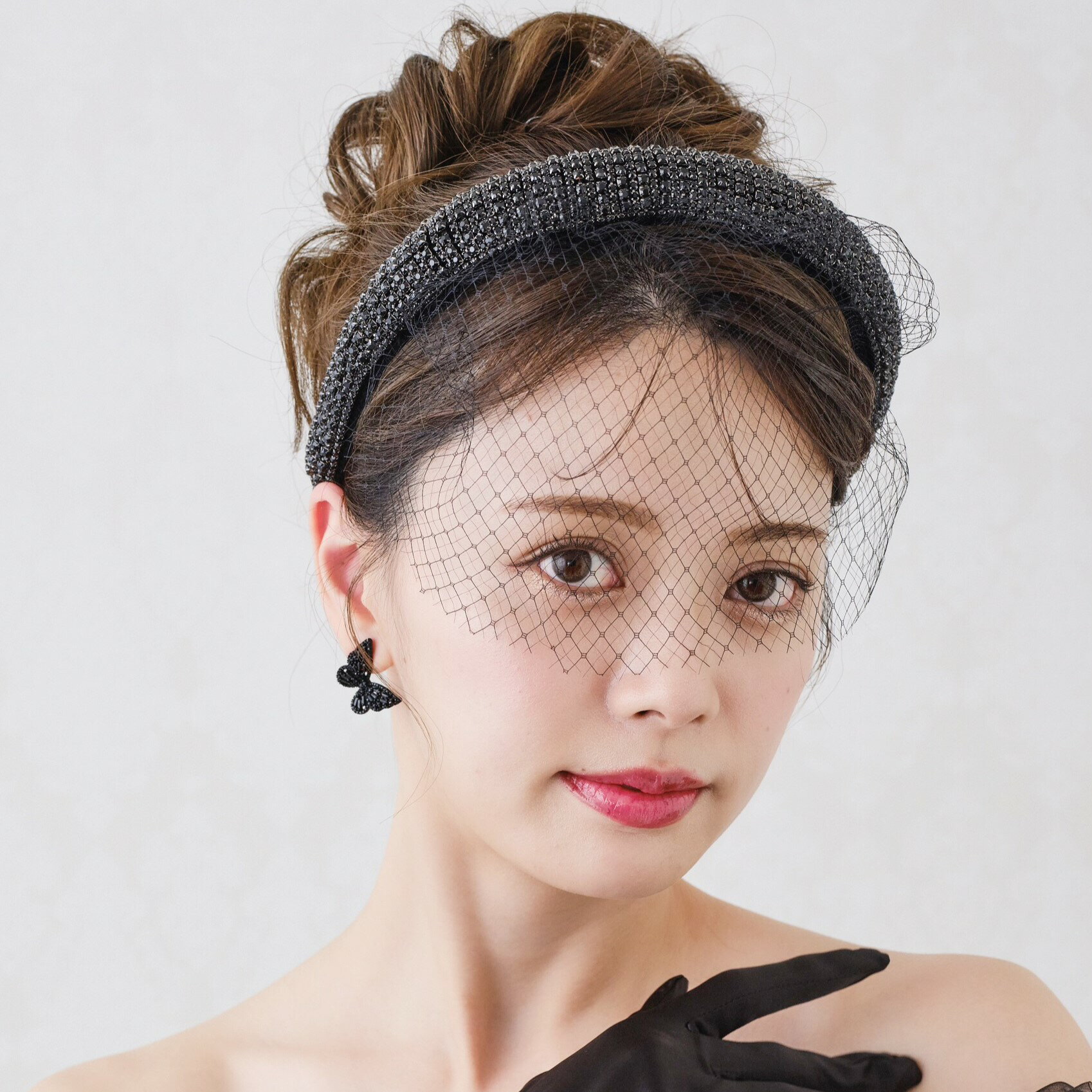 【トレンドのブラックカチューシャ】ウェディング　ヘッドドレス　カチューシャ　ウェディングヘッドド..