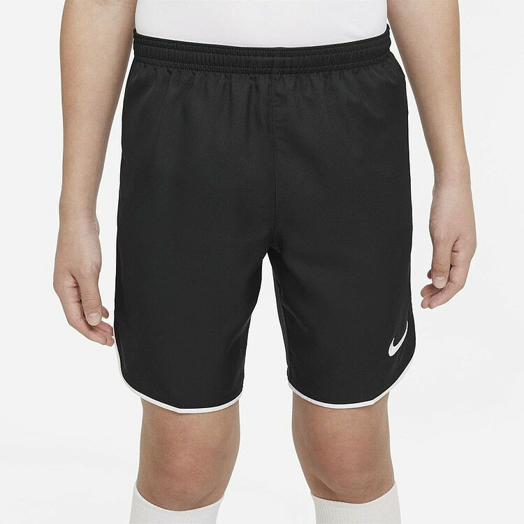 ジュニアサッカー/ラバー軽量なパフォーマンスをフィールドへ。ナイキ Dri-FIT ショートパンツは速乾性素材と通気性に優れたメッシュを使い、トレーニングや試合で涼しい状態を保ち集中力をキープします。●本体素材:ポリエステル100%●130...