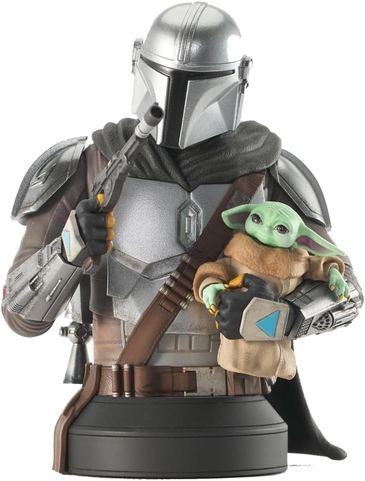 『スター・ウォーズ マンダロリアン』より、マンダロリアンがグローグーを抱えた姿を立体化した1/6スケールバストです。 PREVIEWS限定モデルとして発売されたコレクター向けアイテムで、細部まで精巧に造形された高品質なレジン製フィギュアです。 【商品詳細】 ・PREVIEWS Exclusive限定 ・1/6スケール バスト ・キャラクター：マンダロリアン、グローグー ・高さ：約15cm（約6インチ） ・素材：レジン・プラスチック ・メーカー型番：DEC219397 ・対象年齢：15歳以上 スター・ウォーズファンやコレクターにおすすめのディスプレイモデルです。『スター・ウォーズ マンダロリアン』より、マンダロリアンがグローグーを抱えた姿を立体化した1/6スケールバストです。 PREVIEWS限定モデルとして発売されたコレクター向けアイテムで、細部まで精巧に造形された高品質なレジン製フィギュアです。 【商品詳細】 ・PREVIEWS Exclusive限定 ・1/6スケール バスト ・キャラクター：マンダロリアン、グローグー ・高さ：約15cm（約6インチ） ・素材：レジン・プラスチック ・メーカー型番：DEC219397 ・対象年齢：15歳以上 スター・ウォーズファンやコレクターにおすすめのディスプレイモデルです。