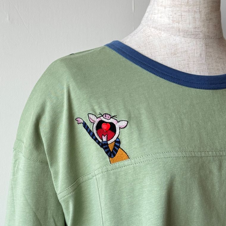 【30％OFF SALE】アルベロベロ(Alberobello)オレボレブラぶたさん刺繍入り チュニック（グリーン）【2025 SPRING COLLECTION】送料無料