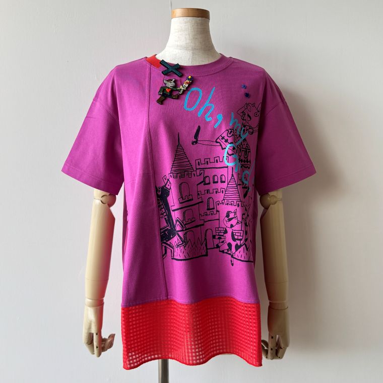 【20%OFF SALE】アルベロベロ(Alberobello)オレボレブラマリオネットプリントシリーズ ブローチ付き チュニック(ピンク)【2025 SUMMER COLLECTION】送料無料