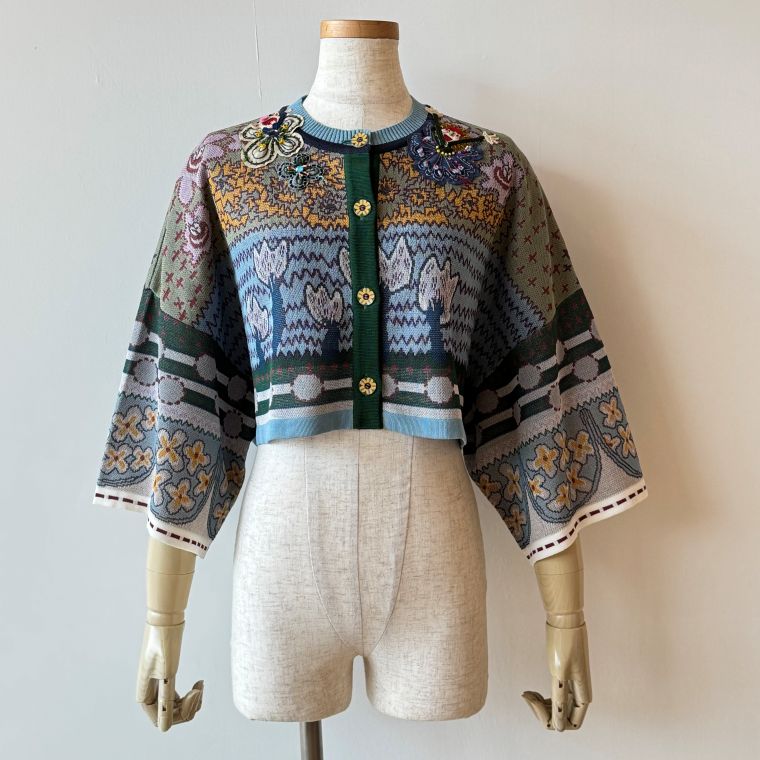 【40％OFF SALE】アルベロベロ(Alberobello)オレボレブラぶたさん&女の子アップリケ フラワー柄 ニットカーディガン（ブルー）【2025 SPRING COLLECTION】送料無料