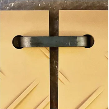 強化型プラスチック敷板用平板金具・2枚用（鉄） 樹脂製マット連結金具 敷板連結金具 軽量敷板連結金具..