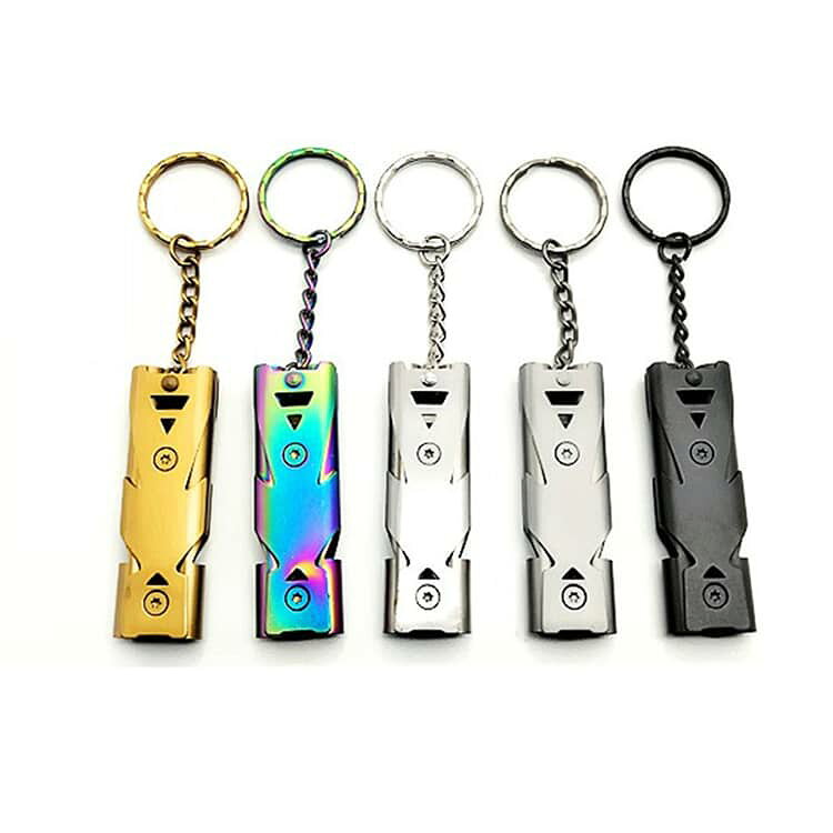ANOMALYの熊よけ 防災笛 ホイッスル 6色展開 コンパクト ダブルホイッスル 爆音 120db キャンプ 防災グッズ 緊急 SOS 救助笛 送料無料 アウトドア ステンレス製 登山 ハイキング 軽量 防犯 キーホルダー 携帯便利 6色展開 災害対策｜アングル2