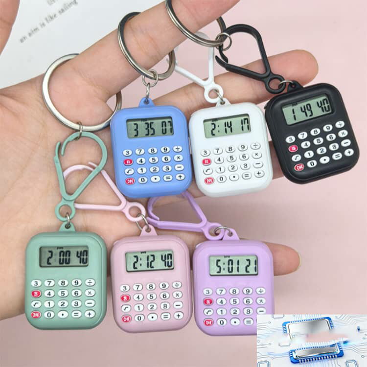 ビジネス 計算器 2個セット キーホルダー デジタル時計 軽量 ミニ 省エネ 計算機 2個セット ボタンが押しやすい 電卓 便利 オフィス 時計付電卓タイマー 学校 学生 学習用品 携帯便利 送料無料 カラビナ キーリング 鍵 バッグ お揃い 3
