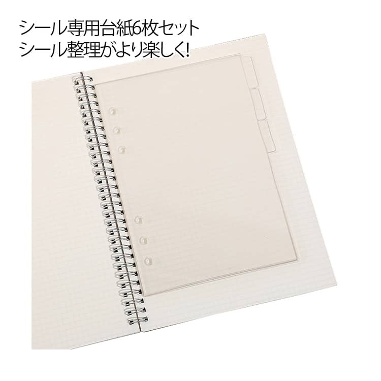 【立体シールコレクター向け仕様】厚み・透明度・耐久性を兼ね備えたアクリルリフィルは、ワンランク上のシール帳作りに最適です。【2mm厚アクリルで圧倒的な存在感】しっかりとした2mm厚の透明アクリル素材を採用。立体シールやデコパーツも美しく安定して収納できます。【高透明で“見える収納”】【ガラスのようなクリア感で、シールやカードの細部まで鮮明に。コレクションをそのまま鑑賞できる台紙です。【6穴仕様・取り外し可能】A5／A6／A7バインダー対応の6穴設計。リフィルの入れ替えや順番調整も自由自在です。【6枚入りで特別感のある構成】お気に入りだけを厳選して収納したい方におすすめ。展示用・保存用としても活躍します。 サイズ A5サイズ A7サイズ A6サイズ サイズについての説明 A7サイズ：8.1*12.6cm/　A6サイズ：9.5*17.2cm/　A5サイズ：14.7*21cm/　※サイズ表の実寸法は商品によって1-3cm程度の誤差がある場合がございます。 素材 アクリル 色 6枚セット 備考 ●サイズ詳細等の測り方はスタッフ間で統一、徹底はしておりますが、実寸は商品によって若干の誤差(1cm～3cm )がある場合がございますので、予めご了承ください。 ●製造ロットにより、細部形状の違いや、同色でも色味に多少の誤差が生じます。 ●パッケージは改良のため予告なく仕様を変更する場合があります。 ▼商品の色は、撮影時の光や、お客様のモニターの色具合などにより、実際の商品と異なる場合がございます。あらかじめ、ご了承ください。 ▼生地の特性上、やや匂いが強く感じられるものもございます。数日のご使用や陰干しなどで気になる匂いはほとんど感じられなくなります。 ▼同じ商品でも生産時期により形やサイズ、カラーに多少の誤差が生じる場合もございます。 ▼他店舗でも在庫を共有して販売をしている為、受注後欠品となる場合もございます。予め、ご了承お願い申し上げます。 ▼出荷前に全て検品を行っておりますが、万が一商品に不具合があった場合は、お問い合わせフォームまたはメールよりご連絡頂けます様お願い申し上げます。速やかに対応致しますのでご安心ください。