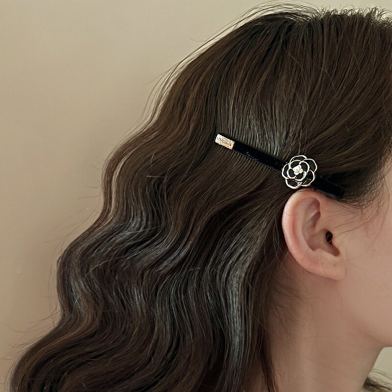 ヘアクリップ ヘアアクセ ヘアピン 花 フラワー カメリア モチーフ 上品 レトロ パール 大人かわいい モノトーン