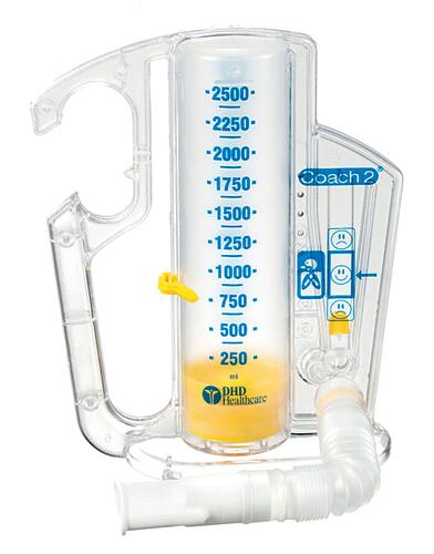 目標設定と達成度がわかりやすいボリュームタイプの呼吸練習器 ＜商品特徴＞ ●裏側に酸素供給用ポートが付いているので、酸素吸入しながら訓練可能。 ●一方向弁が吸気時に開き、呼気時に閉じるので、再呼吸を防止。 ●指標マーカーにより、目標設定と達成度を容易に確認。 ●フローインジケータにより、正しい呼気フローを指導。 【仕様】 サイズ：171×68×211mm 重量：約186g 目盛範囲（mL）：250～2500 医療機器届出番号：13B1X10107000013