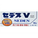 活用しよう「医療費控除制度」！ 一部の医薬品の場合、ご購入された金額がご自分と扶養家族の分も含めて年間で「合計10万円（税込）」を超えた場合、確定申告をすることにより、所得税が一部還付されたり、翌年の住民税が減額される制度があります。 対象品の情報など詳しくは厚生労働省か、最寄りの関係機関へお問い合わせください（※控除対象外の医薬品もございます）。 ◆特 長◆セデスVは，エテンザミド，アセトアミノフェンなどを配合することにより，すぐれた鎮痛・解熱効果をあらわします。さらに，鎮痛効果を助け発熱時などに消耗されるビタミンB1を，吸収のよい誘導体（ジセチアミン塩酸塩水和物）として配合しています。肩こり痛・腰痛・頭痛に速く効き，胃にソフトな非ピリン系解熱鎮痛薬です。◆メーカー（※製造国又は原産国：日本）◆塩野義製薬株式会社〒541-0045 大阪市中央区道修町3丁目1番8号医薬情報センター 06-6202-2161受付時間 ： 9時30分から17時（土・日・祝日、休業日を除く）◆効果・効能◆頭痛・歯痛・月経痛（生理痛）・肩こり痛・神経痛・腰痛・外傷痛・抜歯後の疼痛・咽喉痛・耳痛・関節痛・筋肉痛・打撲痛・骨折痛・ねんざ痛の鎮痛悪寒・発熱時の解熱◆用法・用量◆次の量をなるべく空腹時をさけて，水またはぬるま湯でおのみ下さい。また，おのみになる間隔は4時間以上おいて下さい。成人（15才以上）1回2錠、1日3回を限度とする小児（7才以上15才未満）1回1錠、1日3回を限度とする乳幼児（7才未満）は服用させないこと ◆成　分◆1錠中エテンザミド　200mgアセトアミノフェン　80mgアリルイソプロピルアセチル尿素　30mg無水カフェイン　40mgジセチアミン塩酸塩水和物（ビタミンB1誘導体）　4mg添加物として、カルメロースカルシウム，結晶セルロース，ヒドロキシプロピルセルロース，ステアリン酸マグネシウムを含有しています。◆保管上の注意◆ （1）直射日光の当たらない湿気の少ない涼しい所に密栓して保管してください。 （2）小児の手の届かない所に保管してください。 （3）他の容器に入れ替えないでください。誤用の原因になったり、品質が変わるおそれがあります。 （4）使用期限をすぎた製品は、使用しないでください。 （5）容器の開封日記入欄に、開封した日付を記入してください。 ※その他、医薬品は使用上の注意をよく読んだ上で、それに従い適切に使用して下さい。※ページ内で特に記載が無い場合、使用期限1年以上の商品をお届けしております。 【お客様へ】お薬に関するご相談がございましたら、こちらへお問い合わせください。 ※パッケージデザイン等が予告なく変更される場合もあります。※商品廃番・メーカー欠品など諸事情によりお届けできない場合がございます。商品区分：【第(2)類医薬品】【広告文責】株式会社メディスンプラス：0120-205-904 ※休業日 土日・祝祭日文責者名：稗圃 賢輔（管理薬剤師）【市販薬における医療費控除制度について】 「セルフメディケーション」とは、世界保健機関（WHO）において、 「自分自身の健康に責任を持ち、軽度な身体の不調は自分で手当てすること」...と定義されています。 ●従来の医療費控除制度 　1年間（1月1日〜12月31日）に自己負担した医療費が、自分と扶養家族の分を合わせて「合計10万円(税込)」を 　超えた場合、確定申告することにより、所得税が一部還付されたり、翌年の住民税が減額される制度のこと。 　治療のために市販されているOTC医薬品（一般用医薬品）をご購入された代金も、この医療費控除制度の 　対象となります。 ●セルフメディケーション税制（医療費控除の特例） 　同様に、厚生労働省が定めた「一部のOTC医薬品（※）」の年間購入額が「合計1万2,000円(税込)」を超えた 　場合に適用される制度のこと。 　　※一般用医薬品のうち、医療用から転用された成分を含むもの。いわゆる「スイッチOTC」。 　　　ただし、全てのスイッチOTCが控除の対象品というわけではなく、あくまで “一部のみ” なのでご注意。 　　　→【クリック】当店で販売中の「セルフメディケーション税制対象医薬品」はコチラ！ 　2017年1月1日から2021年12月31日までの間に、対象となる医薬品の 　購入費用として、年間1万2,000円(税込)を超えて支払った場合、 　その購入費用のうち「1万2,000円を超えた差額」が課税所得から 　控除される対象となります。　 　 ※対象の金額の上限は「8万8,000円(税込)＝10万円分(税込)をご購入された場合」となります。 　2017年1月からスタート（2017年分の確定申告から適用可）。 　なお、2017年分の確定申告の一般的な提出時期は「2018年2月16日から3月15日迄」です。 【解　説】━━━━━━━━━━━━━━━━━━━━━━━━━━━━━━━━━━━━━ 　つまり、これまで1年間に自己負担した医療費の合計が10万円（税込）を越えることが 　無かった方でも、“厚生労働省が指定した対象の医薬品”をご購入されている方であれば、 　合計1万2,000円(税込)から控除の適用を受けられる可能性がある・・・ということ！ 　━━━━━━━━━━━━━━━━━━━━━━━━━━━━━━━━━━━━━━━━ 【お客様へ】「具体的な減税効果」「確定申告の方法」など、その他の詳細は、最寄りの関係機関にお問い合わせください。 【お客様へ】本商品は医薬品です。 商品名に付記されてございます【リスク分類】をよくご確認の上、ご購入下さい。 また、医薬品は使用上の注意をよく読んだ上で、それに従い適切に使用して下さい。 ※医薬品のご購入について(1)：医薬品をご購入できるのは“18歳以上の楽天会員さま”のみとなっております。 ※医薬品のご購入について(2)：医薬品ごとに購入数の制限を設けております。 【医薬品による健康被害の救済に関する制度】医薬品副作用被害救済制度に基づき、独立行政法人 医薬品医療機器総合機構（救済制度窓口 0120-149-931）へご相談ください。 【広告文責 株式会社メディスンプラス】フリーダイヤル：0120−205−904（※土日・祝祭日は休業）管理薬剤師：稗圃賢輔（薬剤師免許証 第124203号 長崎県） ※相談応需可能時間：営業時間内 【お客様へ】お薬に関するご相談がございましたら、こちらへお問い合わせください。