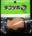 ◆特 長◆観賞魚用品／水槽用品／アクセサリー陶器アクセサリーシリーズのミニサイズです。陶器の持つやさしい風合い、豊かな表情がアクアリウムを楽しく彩ります。小さなアクアリウムに最適です。人気のタコツボのミニミニサイズ。◆メーカーまたは輸入元◆株式会社　スドー◆仕様の詳細◆【商品サイズ】105*40*135【材質】陶器【原産国または製造地】中国【諸注意】当製品は観賞魚水槽用のアクセサリーです。他の目的に使用しないでください。当製品の中に入って出られなくなる恐れのある生体には使用しないでください。当製品にて体表を傷つける恐れのある種類・固体には使用しないでください。使用する前によく水洗いをしてください。落としたり衝撃をあたえないでください。割れることがあります。硬いタワシなどで強くこすると色落ちすることがあります。長期間使用していると退色することがあります。 【ご注意1】この商品はお取り寄せ商品です。ご注文されてから発送されるまで約10営業日(土日・祝を除く)いただきます。 なお、商品によりましては、予定が大幅に遅れることもございますので、何卒あらかじめご了承お願いいたします。【ご注意2】お取り寄せ商品以外の商品と一緒にお買い上げの場合は、全ての商品が揃い次第の発送となりますので、ご了承下さい。 ※パッケージデザイン等が予告なく変更される場合もあります。※商品廃番・メーカー欠品など諸事情によりお届けできない場合がございます。 【広告文責】株式会社メディスンプラス：0120-205-904 ※休業日 土日・祝祭日