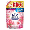 ◆特　長◆ 幅広いニオイをこれ一本で消臭！洗濯でなかなか落ちないタフな汗臭・生乾き臭・体臭も、レノア超消臭なら消臭して、さわやかに仕上げます。さらに、レノア超消臭1WEEKは、1週間ずーっと続く消臭力（保管状態で）。 かけっぱなしの洗面所のタオルや、ニオイが気になるけれど毎日は洗えない、シーツや枕カバーまで、1週間ずーっと爽やか。いやなニオイを中和する「無臭化技術」に加えて、「1週間ずーっと消臭する技術」で、今まで以上に、効果的に消臭成分が長時間持続します。さらに何度も汗をかいてしまう夏の日も、消臭＆抗菌。汗をかいて、引いてを10回繰り返しても1日ずーっとさわやかに保ちます。フローラルフルーティーソープの香りは、家族でも使える、甘すぎないフローラルの香り。つめかえ用 ◆メーカー◆ P＆Gジャパン合同会社 ※製造国または原産国：日本・ベトナム ◆ご使用方法◆ ・ボトルへのつめかえ方(1)開ける：つめかえ口のキャップを矢印の方向にまわして開けてください。開ける際にはキャップの切り口と液の飛び出しに気をつけてください。(2)注ぐ：つめかえ袋の上部底を両手で持ち、ゆっくり注ぎいれてください。ボトルの注ぎ口の高くなった部分に、袋の注ぎ口を斜めに当てて注ぐと、注ぎやすくなります。・使用量の目安衣料1kgに6.7ml。つめかえた後は、ボトルの表示をよく読んでお使いください。 ◆成分、素材◆ 界面活性剤(エステル型ジアルキルアンモニウム塩)、安定化剤、香料 ◆使用上の注意◆ 香りの感じ方には個人差があります。使用量の目安を参考に、周囲の方にもご配慮の上、お使い下さい。これは飲み物ではありません。子供の手の届くところに置かない。認知症の方などの誤飲を防ぐため、置き場所に注意する。用途外に使用しない。洗剤、漂白剤などとは混ぜない。高温や低温、および直射日光などをさけて保管する。原液が洗濯機のステンレス部分、床などについたときは水ですぐふきとる。原液が直接衣類にかからないようにする。最後のすすぎ(本品使用時)には、水道水を使う。小さくして捨てやすい、やわらかい素材を使用しています。開封前の破損や液漏れに注意してお取り扱いください。窒息の原因になる可能性がありますので、容器キャップは常に固く締め、お子様が誤って口にいれないようにしてください。目に入ったときには十分に洗い流す。飲み込んだときは吐かずにすぐ口をすすぎ、水を飲むなどの処置をする。異常が残る場合は医師に相談する。 ※メーカーによる商品リニューアルに伴い、パッケージ、品名、仕様（成分・香り・風味 等）、容量、JANコード 等が予告なく変更される場合がございます。予めご了承ください。 ※商品廃番・メーカー欠品など諸事情によりお届けできない場合がございます。 ※ご使用期限またはご賞味期限は、商品情報内に特に記載が無い場合、1年以上の商品をお届けしております。 【広告文責】株式会社メディスンプラス：0120-205-904 ※休業日 土日・祝祭日