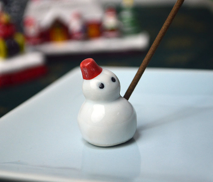 【日本香堂】赤い帽子の雪だるま陶器の香皿と雪だるまの香立のセット【お香】【室内香】【香皿】【香立て】【お香立て】【かわいい】【冬】【スノーマン】【スティック】【...