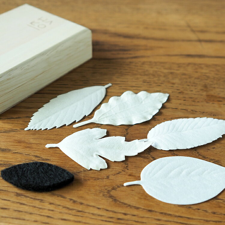 お香のギフト 【葉っぱの形のお香】【5種セット】PAPER INCENSE「HA KO ＃01」5枚入り 桐箱　#1701PAPER INCENSE はっぱのお香 お香 紙香 文香 名刺香 和紙 カードディフューザー 白檀 沈香 ジャスミン フローラル 寝る前 ポーチ しおり 栞 ペーパーインセンス