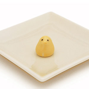 日本香堂 陶器香皿&ヒヨコ香立〔アイボリー〕【ひよこ】【ヒヨコ】【香立て】【陶器】【香皿】【香器】【スティック】【コーン】【お香】【インセンス】【室内香】【可愛...