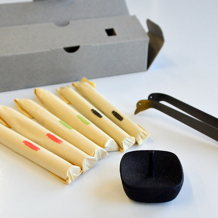 【高澤ろうそく】手掛け和ろうそく「夢」燭台・ろうそく消しセット（ろうそく全3色 各2本入り）【90465】和ろうそく 櫨蝋燭 植物性 植物原料 実用ろうそく 七尾 櫨 ハゼ はぜ 能登仁行和紙 炎のゆらぎ リラックス 伝統の手技 手掛け和蝋燭 ろうそく消し ろうそく立て