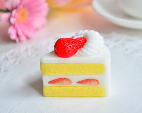 スイーツキャンドル「イチゴのショートケーキキャンドル」香り付き【キャンドル】【洋菓子】【cake】【ショートケーキ】【パーティー】【ケーキ】【スイーツ】【ギフト】【プレゼント】【生クリーム】【苺】【香り】【アロマ】【ろうそく】【好物キャンドル】