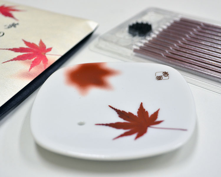 日本香堂 夢の夢 秋錦の香皿(あきにしき)香皿 香立て 和 錦絵 紅葉 秋 和柄 香立て 四季 室内香 ルームインセンス インセンスホルダー 和風 スティック用...