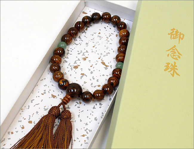 【略式念珠】【男性用数珠】虎檀〔こたん〕22珠/艶あり〔翡翠仕立〕人絹頭房/紙箱 紬の念珠入れ付き【ネコポス便対応】【数珠】【仏具】【法要】【お通夜】【お葬式】【お墓参り】【お盆】【お彼岸】【冠婚葬祭】【プレゼント】【厄除け】【お守り】