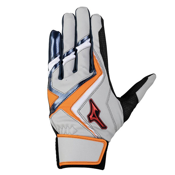 メーカー ミズノ（MIZUNO） カテゴリー 野球 分類 バッティンググローブ 商品名 ミズノ（MIZUNO）　1EJEY56354 野球　ジュニア バッティンググローブ ウィルドライブ レッド 両手用 25AW 品番 MZ-1EJEY56354 カラー・仕様・サイズ カラー：54（グレー×オレンジ×ブルー） サイズ：JS（16-17cm）/JM（18-19cm）/JL（20-21cm） 素材平側素材：合成皮革甲側素材：合成皮革/合成繊維 仕様：両手用 対象：ジュニア 生産国：ベトナム製 商品説明 スイング時の力の流れ・強さを分析し、バットへ力を伝えるのに重要な小指・薬指・中指に、表裏両面に高いグリップ力を誇る特殊合成皮革を採用。手の平当て革部には、『特殊合成皮革』をベース素材の上から重ねて縫製することで、高いグリップ力に加え、耐久性も大きく向上させます。単独水洗い可能モデル。 　 　 　 　 　 　 　 　 ※この商品のカラーは、 54（グレー×オレンジ×ブルー） となります。
