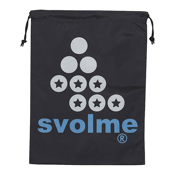 メーカー SVOLME（スボルメ） カテゴリー サッカー 分類 シューズケース 商品名 SVOLME（スボルメ）　122302129 010 サッカー　バッグ シューズケース ロゴシューズ袋　22FW 品番 SVO-122302129-010 カラー・仕様・サイズ カラー：010（ブラック） 素材：ポリエステル100% サイズ：H42cm×W32cm 機能：消臭 生産国：中国製 商品説明 SVOLMEのシンボルロゴを2022秋冬シーズンならではのカラーでプリントした定番のシューズ袋。 　 　 　 　 　 　 　 　 ※この商品のカラーは、 010（ブラック） となります。