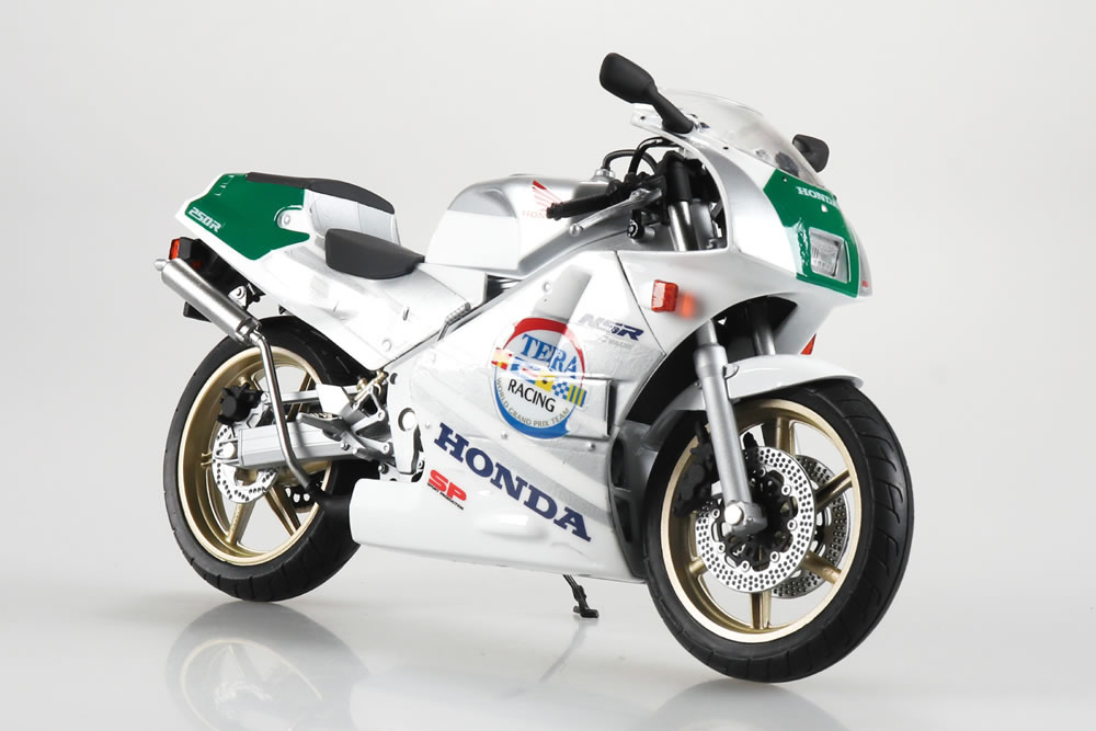 乐天商城 - アオシマ 1/12 ホンダ NSR250R SP 1989 (MC18型) ロスホワイト×テラシルバー×ノーベンバーシルバー【塗装済完成品】
