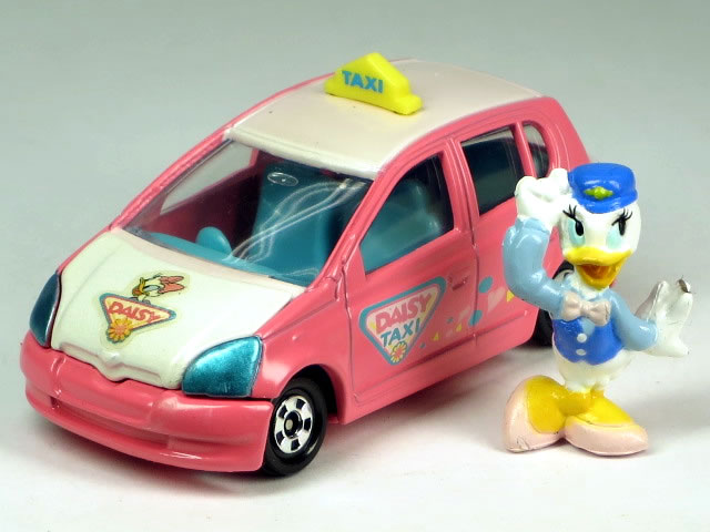 乐天商城 - 特注トミカ ディズニーキャラクター トヨタ ヴィッツ デイジータクシー ピンク (デイジーダック付) (外箱無/クリアケース入)