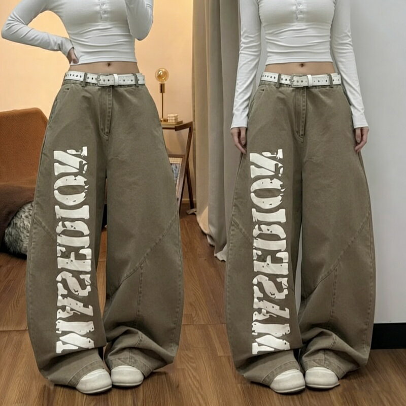 樂天商城 - デニムパンツ ジーンズ レディース ワイドパンツ カーキ ロゴプリント ハイウエスト ルーズシルエット ストリート風 カジュアル 体型カバー ゆったりフィット コットン素材 春 夏 秋 万能ボトムス 日常着 お出かけ デート 通学 定番人気 快適 シンプルデザイン