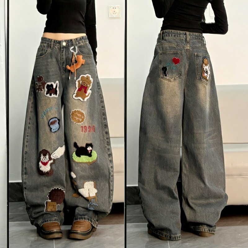 樂天商城 - レディース デニムパンツ ジーンズ ハイウエスト ワイドデニムパンツ ワッペン 刺繍 キャラクタープリント クラシックカラー ルーズシルエット 体型カバー カジュアルスタイル シンプルデザイン 日常着 お出かけ デート 通学 万能ボトムス 定番人気 快適 春 夏 秋