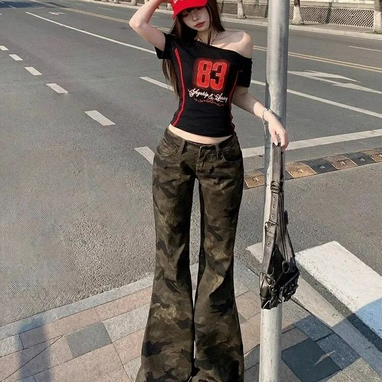 樂天商城 - デニムパンツ レディース フレアパンツ デニム カモフラ柄 ローライズフレアパンツ ウォッシュ加工 体型カバー 細見え 脚長効果 スタイルアップ ゆったり レトロ カジュアル おしゃれ ストリート ヒップホップ アメリカンレトロ ロングパンツ ボトムス 春 夏 通勤スタイル