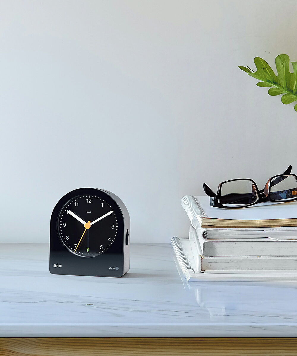 【クーポン不可】【売れ筋】ブラウン 時計 BRAUN アナログアラームクロック BC22B 目覚まし時計 ブラック おしゃれ かわいい アナログ シンプル 大音量 置き時計 置時計 北欧 小さい 大きい Analog Alarm Clock アンティーク リビング 卓上時計 小型 ミ [2]