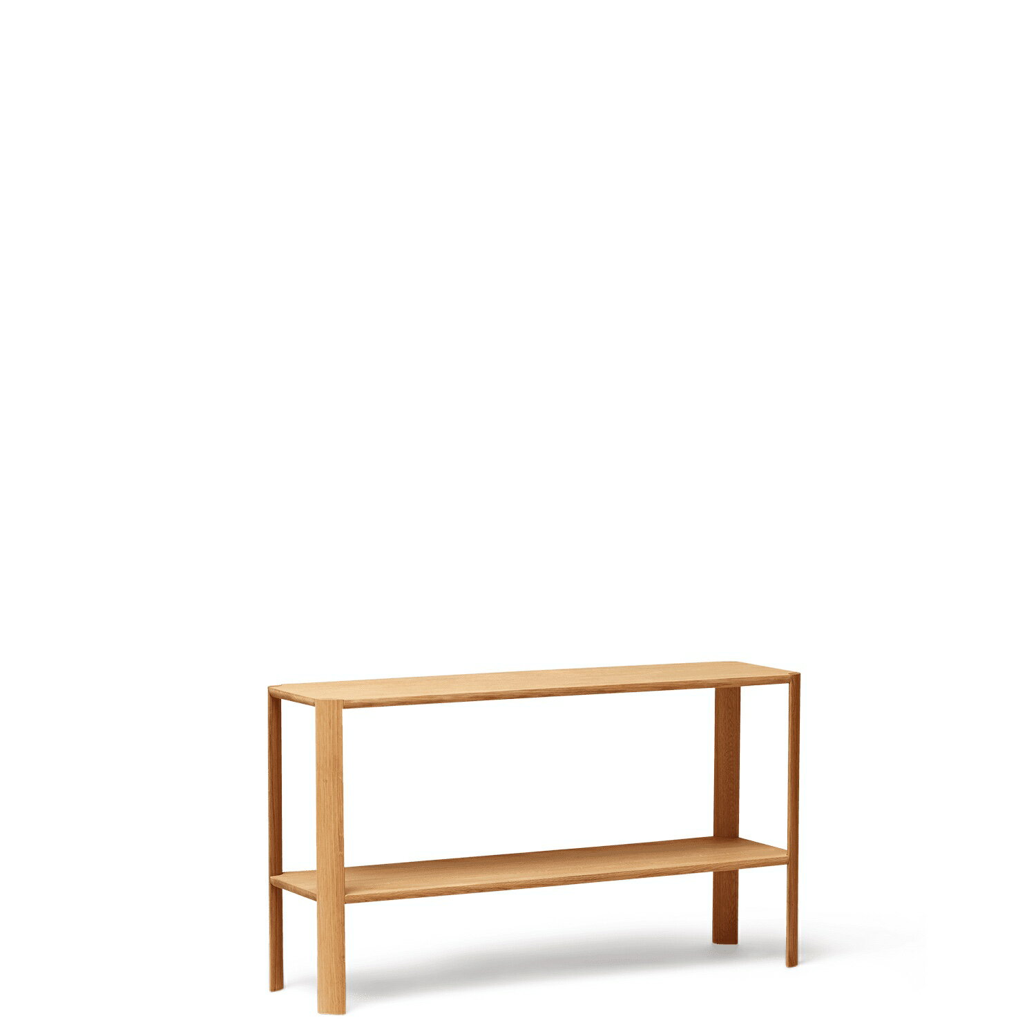 ※ 商品によってはラッピングできない場合があります。 Form ＆ Refine フォーム＆リファイン リーフ シェルフ 1x2 オーク 1240 収納 木製 おしゃれ 棚 収納 シェルフ 北欧 レトロ かわいい スリム ラック アンティーク 収納棚 間仕切り インテリア リビング ダイニング 玄関北欧のおしゃれなインテリア Form＆Refine フォーム＆リファイン Form ＆ Refine フォーム＆リファイン リーフ シェルフ 1x2 オーク 1240 「リーフ シェルフ」は、全てに端材を使用し、美しさ、安定性、収納性の究極のバランスを追求したシェルフシステムです。脚が注目の的になることを目的とした、非常にピュアな美学が特徴です。脚は、断面が 「葉」のような形をしおり、オーガニックでクリーンな表情が、このシェルフシステムに特徴的な外観を与えています。構造自体もまた、その安定性で新境地を開拓しています。棚の後ろには、目に見えるネジや余分な固定パーツがなく、安定した印象を受けます。 スペック Material: Offcutsオーク材(無垢) Finish: ナチュラルオイル塗装 Origin: デンマーク Size: W: 100 cm x H: 57 cm x D: 30 cm Color: オーク ※ 一部画像は商品のイメージ画像です。本ページで販売の商品とは異なるカラー・タイプの画像が掲載されている場合があります。 Form＆Refine（フォーム＆リファイン）Form & Refine（フォーム&リファイン）は「緻密なデザイン哲学を通して素材を探求し、地球とクラフト文化を守る」という共通のビジョンを持つ3人が2018年に設立したデンマークのデザインブランド。素材、フォルム、サステナビリティを等しく称賛し、北欧デザインの伝統を受け継ぎながら、他国の職人との協働も積極的に行なっています。デンマーク・フュン島のダムスボの森と密接に協力した木製家具を中心に、ポルトガルの職人とのセラミックライン、ボリビアの職人とのアルパカのテキスタイルなど、素材の力を最大限に生かした独自のアイテムを展開。ローカルな素材や工房を選ぶことは、CO2の削減やサステナビリティに、協同組合や小規模な工房と協働することは、社会に影響を与えて工芸の保護になると信じています。 ● その他のForm＆Refine（フォーム＆リファイン）の商品を見る ≫ 木を讃えて Form ＆ Refineの家具のデザインは、私たちが最も好きな素材である木への深い愛情から生まれています。木は有機的なもので、土の中から芽を出し、その成長の間にきれいな空気を供給してくれます。責任を持って伐採され、製造された木製家具は、CO2の排出量が少ない製品です。木は扱うのに熟練技術が必要で、常に変化し続ける素材です。温かみのある手触りで、生命力と気質を持っています。周囲の環境に応じて膨張したり収縮したりすることも木の特徴です。そしてそれは時間が経つにつれて、より美しく成長してい きます。私たちは使用する素材を大切にしています。それは、木の持つ自然で多様な表現を受け入れ、賞賛することを意味します。そのため、私たちの家具は木目や節、色の違いによって、それぞれの特徴を持っています。このような考え方は、持続可能性という私たちのビ ジョンを支えるだけでなく、自然の素材が持つ個性を尊重するものでもあります。木を使ったコレクションは、伝統的な北欧デザインに基づいてデザインされています。厳 選されたヨーロッパのパートナーたちは、それぞれの国の無垢材を使用しています。私たちの主なモチベーションの一つは、製品を素材の原産地に近い場所で生産することで、無駄を減らし持続可能性を確保することにあります。 機能的な出発点から Form ＆ Refineは、素材とディテールに敬意を払ってプロダクトを作るためには、注意と忍耐が必要だと考えています。何事にも勢いとスピード感を重要視している現代において、私たちは敢えてペースを落とし、可能な限り細部に注意を払うことを評価しています。 だからこそ、私たちは社内のデザインスタジオHerman Studioでのプロダクトの開発プロセスを大切にしています。ここでは、創造的なプロセスに没頭し、そのことだけに集中することができます。そしてクリエイティブなデザインプロセスは、多くの場合、機能的な出発点から始まります。私たちはその過程で多くのアイデアをスケッチし、何度も再検討します。スケッチ、モックアップ、3Dプリントなど、スタジオで扱うことのできるすべてのツールを使ってプロトタイプを作るといったよう に、長いデザインプロセスの中からプロダクトは生まれてきます。長く使える家具を作るためには、 これらのステップがとても重要なのです。このプロセスには終わりはありません。 古くから続くプロダクトをリファインしていく インスピレーションはさまざまなところから得られます。それは例えば、古い家具の機能性やディテ ールなどからです。他の要素の技術や構造からもヒントを得ることができます。Form & Refineは、いつもデザインプロセスの最初にデザイン上の障害や「優れた座り心地は何なの か」といったそもそもの本質的な問いを設定します。障害は私たちにインスピレーションを与えるものであり、制限ではありません。現在、Form & Refineは様々な素材で異なるプロダクトを製作していますが、日常生活を豊かにするために、「足りないもの」を開発していこうという考えをベースに、長く使われているプロダクトをリファインしてアップグレードしているのです。 About Form ＆ Refine Form ＆ Refine（フォーム＆リファイン）はデンマークのデザインブランドで、素材、フォルム、サ ステナビリティを等しく称賛しています。世界中からピュアな素材を厳選し、熟練した技術によって 作られた製品は、時間の経過を共に洗練されていく北欧デザインのコレクションを形成しています。 We are a new generation of brands dedicated to preserving our earth and craft cultures. Form ＆ Refine（フォーム＆リファイン）は、ヘレ・ハーマン・モーテンセン(Helle Herman Mortensen)、ヨナス・ハー マン・ペダーセン(Jonas Herman Pedersen)、ラッセ・ルンド・ラウリドセン(Lasse Lund Lauridsen)の3人によって2018年に設立されました。そこには、「緻密なデザイン哲学を通して素材を探求し、地球とクラフト文化を守ることをメインに掲げたブランドを作りたい」という共通のビ ジョンがありました。私たちは、ローカルな素材や工房を選ぶことでCO2排出量の削減となり、持続可能性につながると信じています。また、協同組合や小規模な工房と協働することが社会に影響を与え、工芸の保護になる ということも信じています。 We see design as smaller stories to be told about great materials, local craft traditions and aesthetics. デンマークのデザインブランドとして、私たちは北欧のデザインの伝統を受け継いでいることを誇り に思っています。それゆえに、これから新境地を切り開いていく間もずっと、先人たちに敬意を表し、感謝を続けるよう努めていきます。Form & Refineのすべての製品には、その素材にまつわる物 語があります。そのデザインは、明確だけれど控えめで、エレガントなものであり、素材の持つ力を最大限 に発揮できるようにサポートしています。 ● その他のForm＆Refine（フォーム＆リファイン）の商品を見る ≫