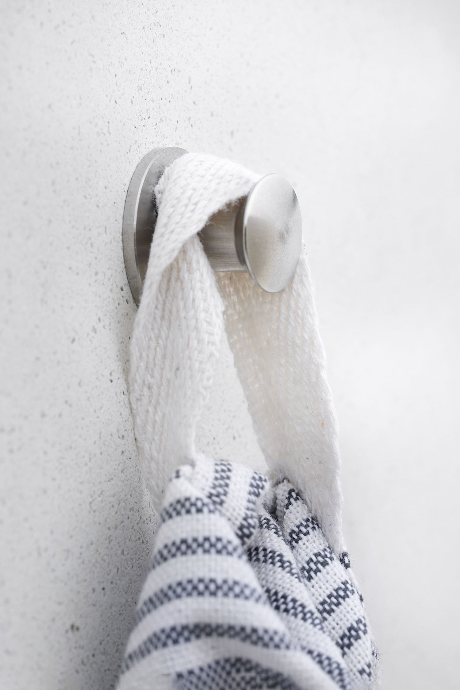 【全品10倍&クーポン】ムーベ MOEBE ノブ Knob ブラス KNOBR スチール KNOST フック ハンドル 持ち手 つまみ 取っ手 収納 コートハンガー北欧 おしゃれ 金属 真鍮 スチール 壁掛けフック シンプル